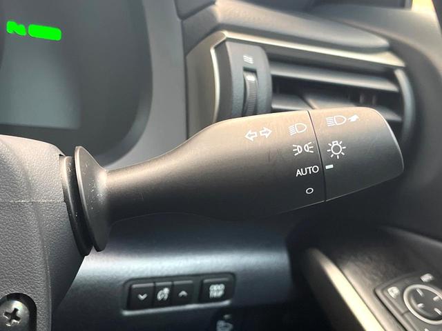 ＩＳ ＩＳ３００ｈブラックシークエンス　特別仕様　中期　ＴＲＤエアロ（Ｆ／Ｓ／Ｒ／リアスポ＆スポーツマフラー）　ＯＰボディ色　ムーンルーフ　フルＬＥＤヘッド　ＢＳＭ　ＲＣＴＡ　クリソナ　ステアリングヒーター　禁煙車　ツートン革　ＥＴＣ（52枚目）