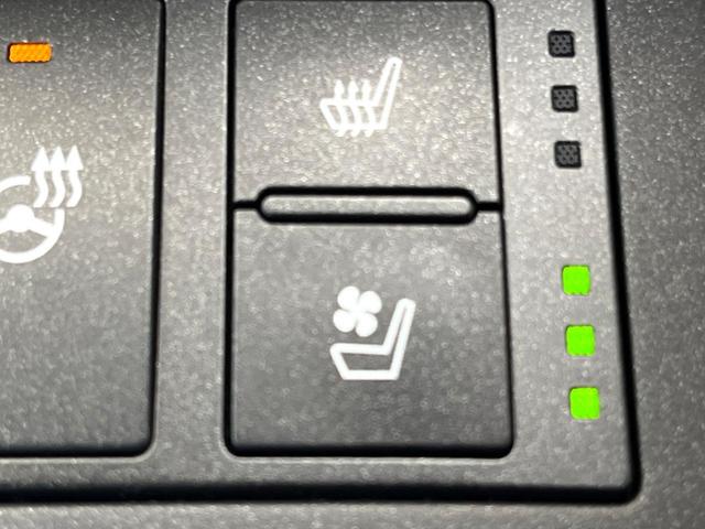 ＩＳ ＩＳ３００ｈブラックシークエンス　特別仕様　中期　ＴＲＤエアロ（Ｆ／Ｓ／Ｒ／リアスポ＆スポーツマフラー）　ＯＰボディ色　ムーンルーフ　フルＬＥＤヘッド　ＢＳＭ　ＲＣＴＡ　クリソナ　ステアリングヒーター　禁煙車　ツートン革　ＥＴＣ（60枚目）