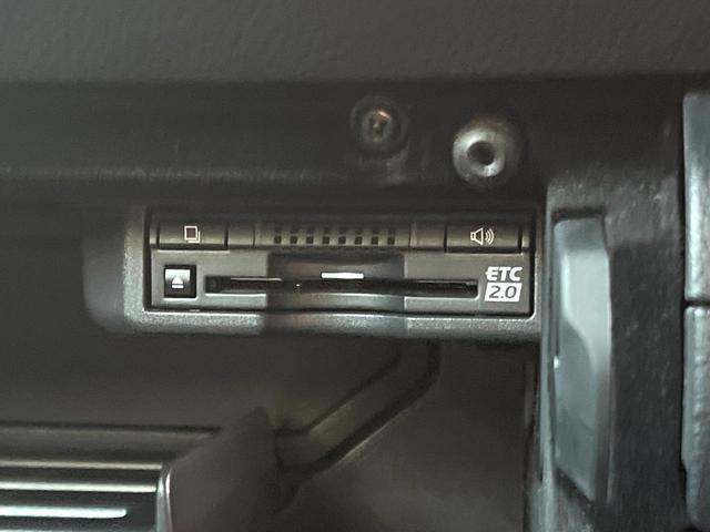 ＩＳ ＩＳ３００ｈブラックシークエンス　特別仕様　中期　ＴＲＤエアロ（Ｆ／Ｓ／Ｒ／リアスポ＆スポーツマフラー）　ＯＰボディ色　ムーンルーフ　フルＬＥＤヘッド　ＢＳＭ　ＲＣＴＡ　クリソナ　ステアリングヒーター　禁煙車　ツートン革　ＥＴＣ（63枚目）