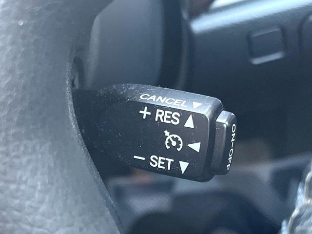 クラウンハイブリッド ロイヤルサルーン　禁煙車　純正ＨＤＤナビ　バックカメラ　クルーズコントロール　クリアランスソナー　シートヒーター　パワーシート　純正革巻ステアリング　ＨＩＤヘッドライト　純正１６インチアルミホイール　ＥＴＣ（4枚目）