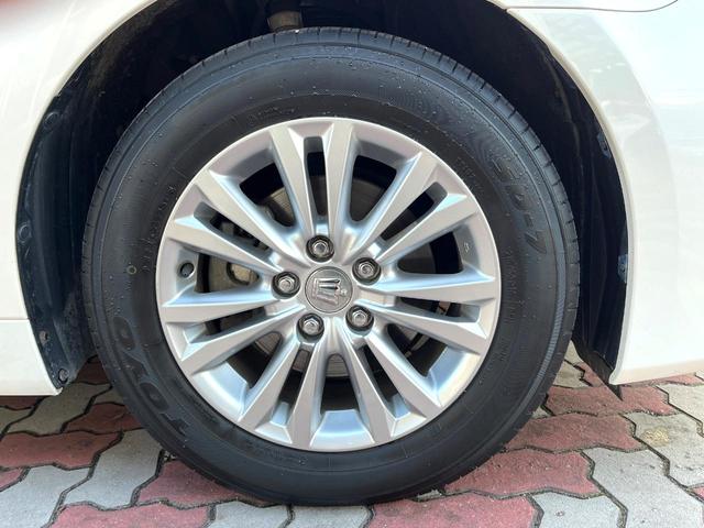 クラウンハイブリッド ロイヤルサルーン　禁煙車　純正ＨＤＤナビ　バックカメラ　クルーズコントロール　クリアランスソナー　シートヒーター　パワーシート　純正革巻ステアリング　ＨＩＤヘッドライト　純正１６インチアルミホイール　ＥＴＣ（27枚目）