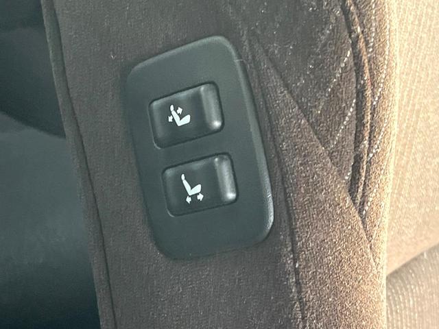 クラウンハイブリッド ロイヤルサルーン　禁煙車　純正ＨＤＤナビ　バックカメラ　クルーズコントロール　クリアランスソナー　シートヒーター　パワーシート　純正革巻ステアリング　ＨＩＤヘッドライト　純正１６インチアルミホイール　ＥＴＣ（33枚目）