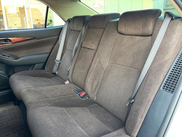 クラウンハイブリッド ロイヤルサルーン　禁煙車　純正ＨＤＤナビ　バックカメラ　クルーズコントロール　クリアランスソナー　シートヒーター　パワーシート　純正革巻ステアリング　ＨＩＤヘッドライト　純正１６インチアルミホイール　ＥＴＣ（34枚目）