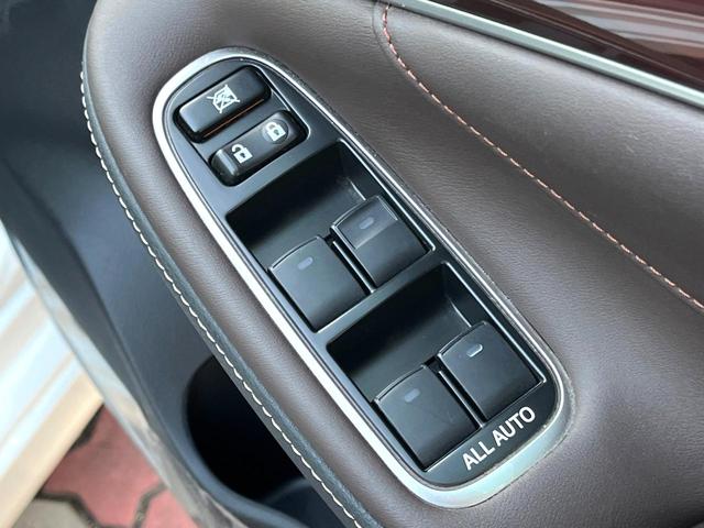 クラウンハイブリッド ロイヤルサルーン　禁煙車　純正ＨＤＤナビ　バックカメラ　クルーズコントロール　クリアランスソナー　シートヒーター　パワーシート　純正革巻ステアリング　ＨＩＤヘッドライト　純正１６インチアルミホイール　ＥＴＣ（41枚目）