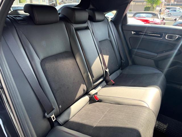 シビック ＲＳ　６ＭＴ　ホンダセンシング　フルＬＥＤヘッドライト　１８インチＲＡＹＳアルミ　９インチＢＯＳＥプレミアムサウンド付ホンダコネクト　アップルカープレイ対応　レーダークルコン　ワンオーナー　禁煙車（10枚目）