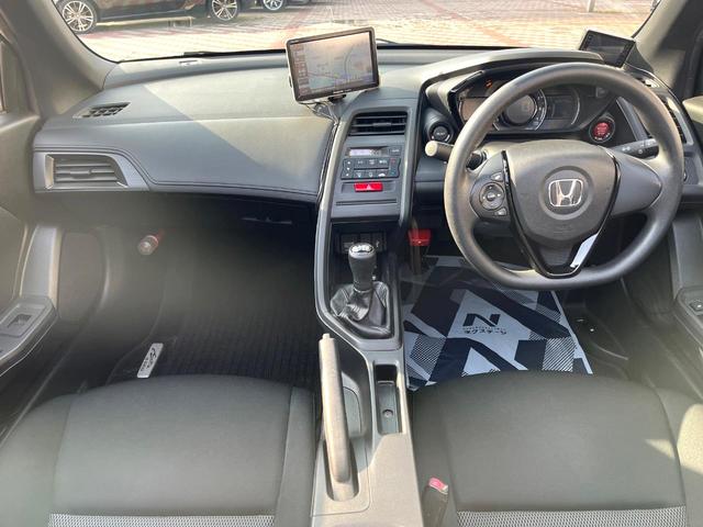 Ｓ６６０ β　６ＭＴ　ターボ　無限エアロ（Ｆ／Ｓ／Ｒ）　無限製カーボンリアウィング　無限製ＡＷ　柿本製マフラー　禁煙車　バックカメラ　ＬＥＤヘッド　スマートキー　ファブリックシート　ＥＴＣ　オートエアコン（2枚目）