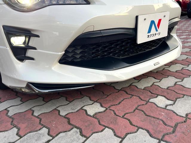 ８６ ＧＴ　後期　６ＭＴ　モデリスタエアロ（Ｆ／Ｓ／Ｒ／リアスポ）　禁煙車　クルコン　バックカメラ　ＬＥＤヘッド　革巻きステアリング　オートエアコン　１８インチＡＷ　アルミペダル　スマートキー　ＥＴＣ（4枚目）