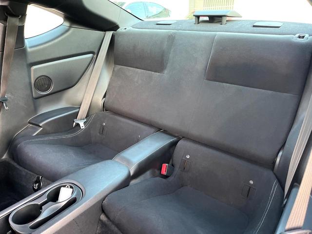 ８６ ＧＴ　後期　６ＭＴ　モデリスタエアロ（Ｆ／Ｓ／Ｒ／リアスポ）　禁煙車　クルコン　バックカメラ　ＬＥＤヘッド　革巻きステアリング　オートエアコン　１８インチＡＷ　アルミペダル　スマートキー　ＥＴＣ（9枚目）