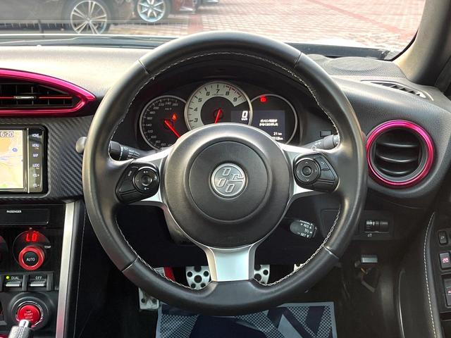 ８６ ＧＴ　後期　６ＭＴ　モデリスタエアロ（Ｆ／Ｓ／Ｒ／リアスポ）　禁煙車　クルコン　バックカメラ　ＬＥＤヘッド　革巻きステアリング　オートエアコン　１８インチＡＷ　アルミペダル　スマートキー　ＥＴＣ（11枚目）