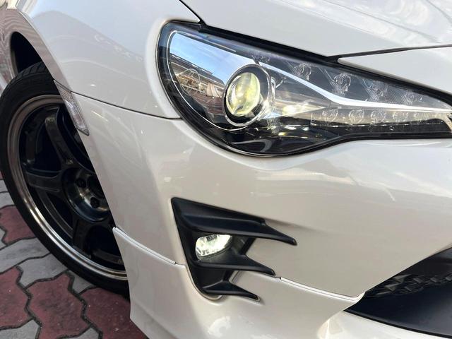 ８６ ＧＴ　後期　６ＭＴ　モデリスタエアロ（Ｆ／Ｓ／Ｒ／リアスポ）　禁煙車　クルコン　バックカメラ　ＬＥＤヘッド　革巻きステアリング　オートエアコン　１８インチＡＷ　アルミペダル　スマートキー　ＥＴＣ（12枚目）