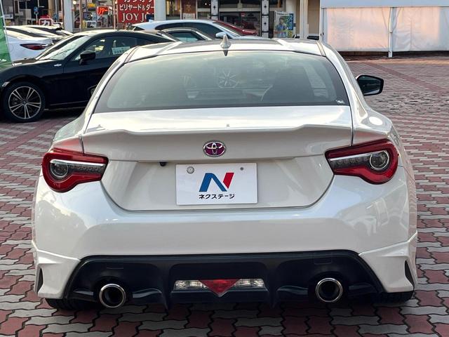 ８６ ＧＴ　後期　６ＭＴ　モデリスタエアロ（Ｆ／Ｓ／Ｒ／リアスポ）　禁煙車　クルコン　バックカメラ　ＬＥＤヘッド　革巻きステアリング　オートエアコン　１８インチＡＷ　アルミペダル　スマートキー　ＥＴＣ（15枚目）