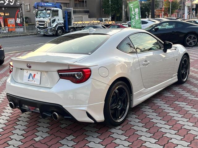 ８６ ＧＴ　後期　６ＭＴ　モデリスタエアロ（Ｆ／Ｓ／Ｒ／リアスポ）　禁煙車　クルコン　バックカメラ　ＬＥＤヘッド　革巻きステアリング　オートエアコン　１８インチＡＷ　アルミペダル　スマートキー　ＥＴＣ（17枚目）