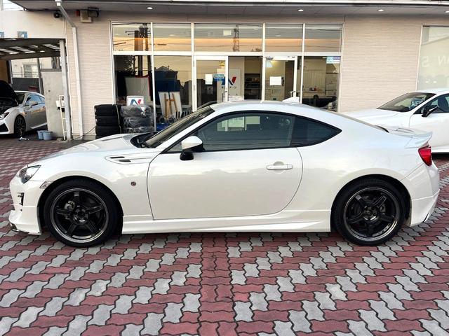 ８６ ＧＴ　後期　６ＭＴ　モデリスタエアロ（Ｆ／Ｓ／Ｒ／リアスポ）　禁煙車　クルコン　バックカメラ　ＬＥＤヘッド　革巻きステアリング　オートエアコン　１８インチＡＷ　アルミペダル　スマートキー　ＥＴＣ（25枚目）