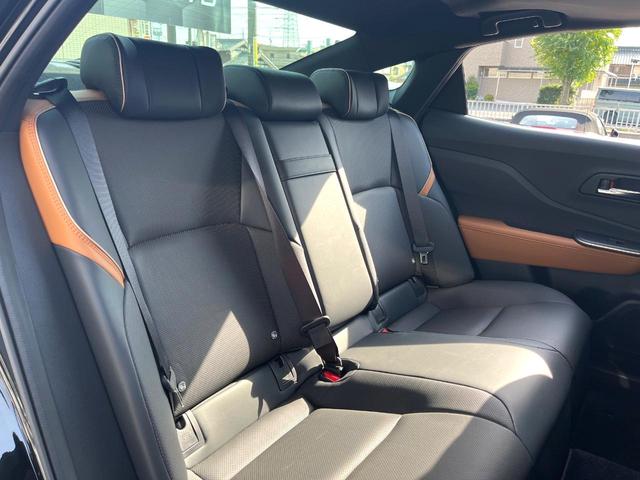 クラウンクロスオーバー ＲＳアドバンスド　禁煙車　４ＷＤ　ムーンルーフ　パノラミックビューモニター　カラーＨＵＤ　純正２１インチＡＷ　ベンチレーション　黒革　レークル　プリクラ　ＢＳＭ　４眼ＬＥＤヘッド　ＥＴＣ　ディスプレイオーディオ（9枚目）