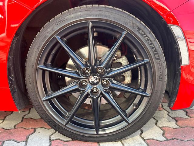 GR86 RZ 禁煙車 6MT GRトランクスポイラー シートヒーター 純正18インチAW BSM クルコン ハーフレザー LEDヘッド 革巻きステアリング オートエアコン スマートキー アルミペダル ETC(27枚目)