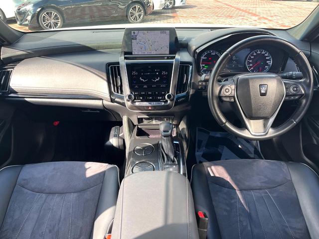 クラウンハイブリッド ＲＳアドバンス　ＴＲＤエアロ（Ｆ／Ｒ）　パノラミックビュー　駐車支援　禁煙車　ＢＳＭ　ＲＣＴＡ　カラーＨＵＤ　ハーフレザー　シートヒーター　シートメモリ　３眼ＬＥＤヘッド　純正１８インチＡＷ　メーカーナビ　ＥＴＣ（2枚目）