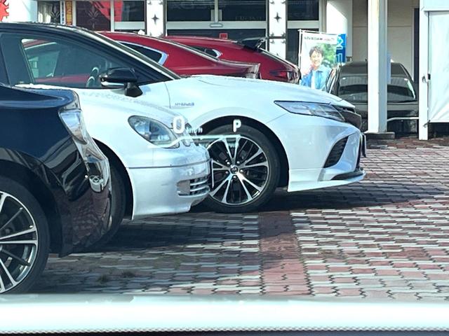 クラウンハイブリッド ＲＳアドバンス　ＴＲＤエアロ（Ｆ／Ｒ）　パノラミックビュー　駐車支援　禁煙車　ＢＳＭ　ＲＣＴＡ　カラーＨＵＤ　ハーフレザー　シートヒーター　シートメモリ　３眼ＬＥＤヘッド　純正１８インチＡＷ　メーカーナビ　ＥＴＣ（5枚目）