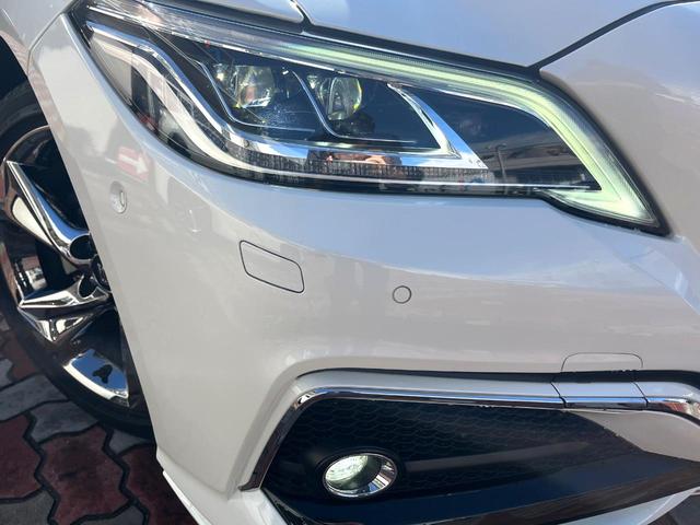 クラウンハイブリッド ＲＳアドバンス　ＴＲＤエアロ（Ｆ／Ｒ）　パノラミックビュー　駐車支援　禁煙車　ＢＳＭ　ＲＣＴＡ　カラーＨＵＤ　ハーフレザー　シートヒーター　シートメモリ　３眼ＬＥＤヘッド　純正１８インチＡＷ　メーカーナビ　ＥＴＣ（12枚目）