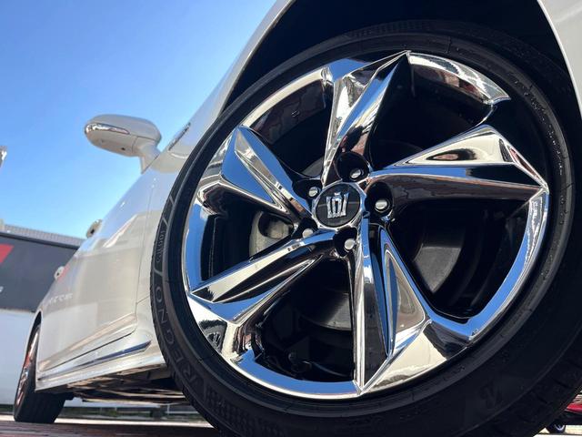 クラウンハイブリッド ＲＳアドバンス　ＴＲＤエアロ（Ｆ／Ｒ）　パノラミックビュー　駐車支援　禁煙車　ＢＳＭ　ＲＣＴＡ　カラーＨＵＤ　ハーフレザー　シートヒーター　シートメモリ　３眼ＬＥＤヘッド　純正１８インチＡＷ　メーカーナビ　ＥＴＣ（13枚目）