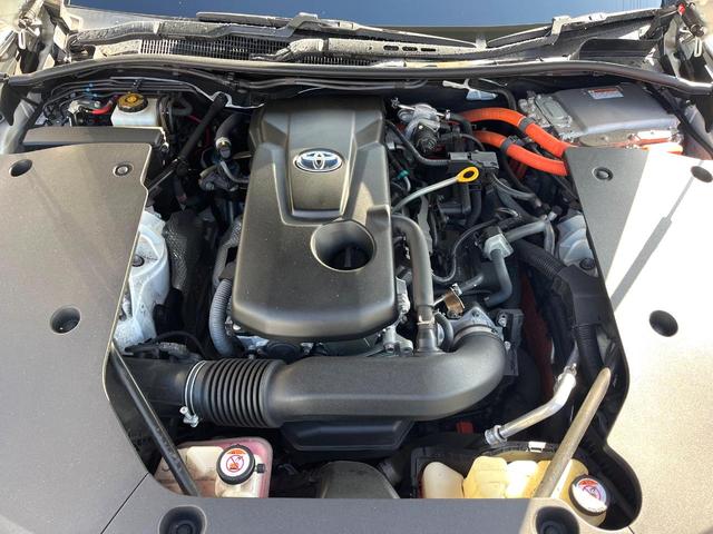 クラウンハイブリッド ＲＳアドバンス　ＴＲＤエアロ（Ｆ／Ｒ）　パノラミックビュー　駐車支援　禁煙車　ＢＳＭ　ＲＣＴＡ　カラーＨＵＤ　ハーフレザー　シートヒーター　シートメモリ　３眼ＬＥＤヘッド　純正１８インチＡＷ　メーカーナビ　ＥＴＣ（18枚目）