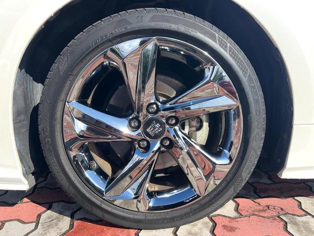 クラウンハイブリッド ＲＳアドバンス　ＴＲＤエアロ（Ｆ／Ｒ）　パノラミックビュー　駐車支援　禁煙車　ＢＳＭ　ＲＣＴＡ　カラーＨＵＤ　ハーフレザー　シートヒーター　シートメモリ　３眼ＬＥＤヘッド　純正１８インチＡＷ　メーカーナビ　ＥＴＣ（30枚目）