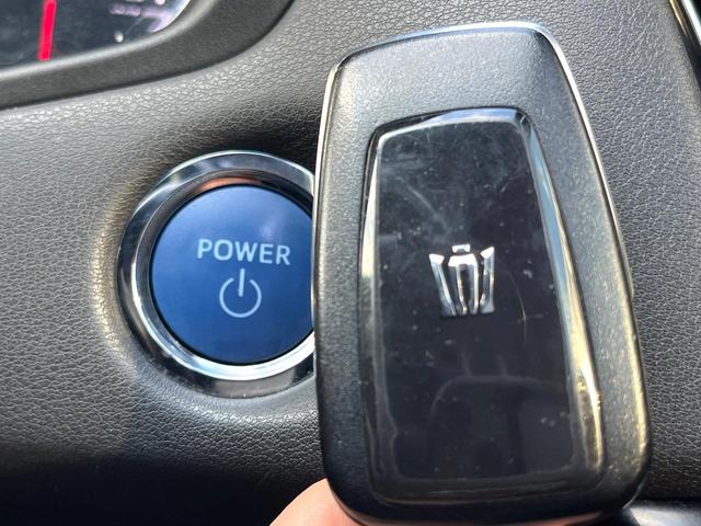 クラウンハイブリッド ＲＳアドバンス　ＴＲＤエアロ（Ｆ／Ｒ）　パノラミックビュー　駐車支援　禁煙車　ＢＳＭ　ＲＣＴＡ　カラーＨＵＤ　ハーフレザー　シートヒーター　シートメモリ　３眼ＬＥＤヘッド　純正１８インチＡＷ　メーカーナビ　ＥＴＣ（61枚目）