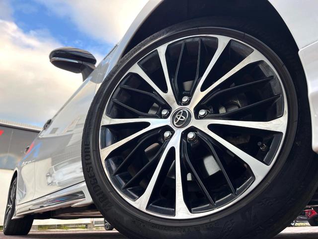 カムリ ＷＳ　ＴＲＤエアロ（Ｆ／Ｓ／Ｒ／リアスポ／フロントバンパーガーニッシュ＆ドレスアップマフラー）　ツートンカラー　パノラマムーンルーフ　ＯＰ１８インチＡＷ　禁煙車　純正ＳＤナビ　バックカメラ　ＥＴＣ（6枚目）