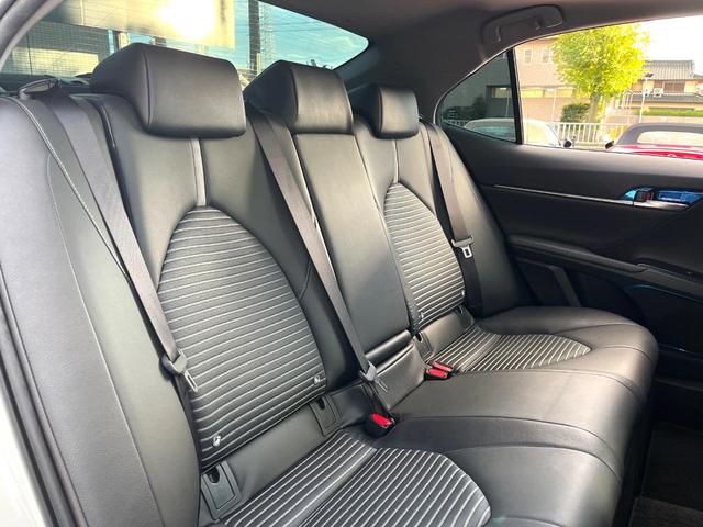 カムリ ＷＳ　ＴＲＤエアロ（Ｆ／Ｓ／Ｒ／リアスポ／フロントバンパーガーニッシュ＆ドレスアップマフラー）　ツートンカラー　パノラマムーンルーフ　ＯＰ１８インチＡＷ　禁煙車　純正ＳＤナビ　バックカメラ　ＥＴＣ（10枚目）