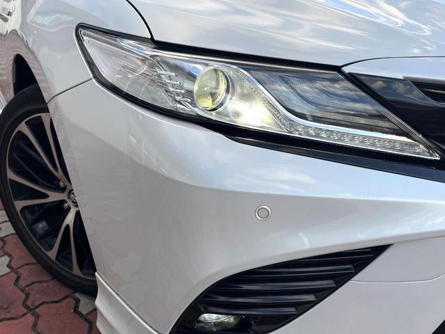 カムリ ＷＳ　ＴＲＤエアロ（Ｆ／Ｓ／Ｒ／リアスポ／フロントバンパーガーニッシュ＆ドレスアップマフラー）　ツートンカラー　パノラマムーンルーフ　ＯＰ１８インチＡＷ　禁煙車　純正ＳＤナビ　バックカメラ　ＥＴＣ（12枚目）