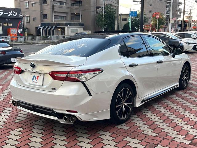 カムリ ＷＳ　ＴＲＤエアロ（Ｆ／Ｓ／Ｒ／リアスポ／フロントバンパーガーニッシュ＆ドレスアップマフラー）　ツートンカラー　パノラマムーンルーフ　ＯＰ１８インチＡＷ　禁煙車　純正ＳＤナビ　バックカメラ　ＥＴＣ（17枚目）