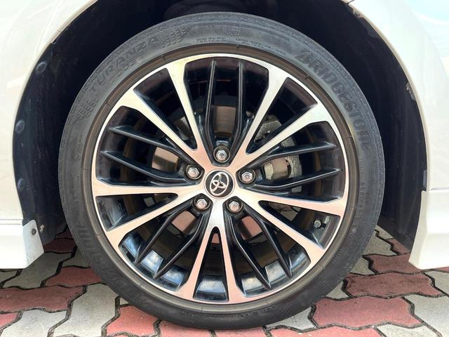 カムリ ＷＳ　ＴＲＤエアロ（Ｆ／Ｓ／Ｒ／リアスポ／フロントバンパーガーニッシュ＆ドレスアップマフラー）　ツートンカラー　パノラマムーンルーフ　ＯＰ１８インチＡＷ　禁煙車　純正ＳＤナビ　バックカメラ　ＥＴＣ（25枚目）