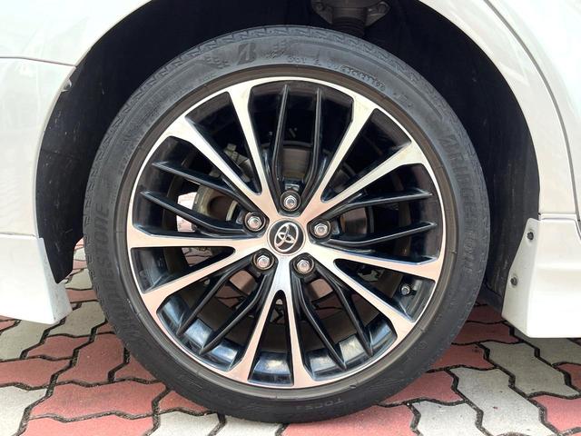 カムリ ＷＳ　ＴＲＤエアロ（Ｆ／Ｓ／Ｒ／リアスポ／フロントバンパーガーニッシュ＆ドレスアップマフラー）　ツートンカラー　パノラマムーンルーフ　ＯＰ１８インチＡＷ　禁煙車　純正ＳＤナビ　バックカメラ　ＥＴＣ（26枚目）