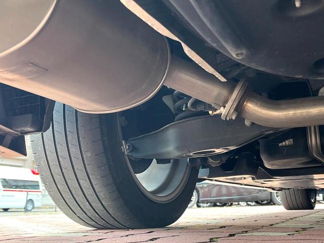 カムリ ＷＳ　ＴＲＤエアロ（Ｆ／Ｓ／Ｒ／リアスポ／フロントバンパーガーニッシュ＆ドレスアップマフラー）　ツートンカラー　パノラマムーンルーフ　ＯＰ１８インチＡＷ　禁煙車　純正ＳＤナビ　バックカメラ　ＥＴＣ（28枚目）