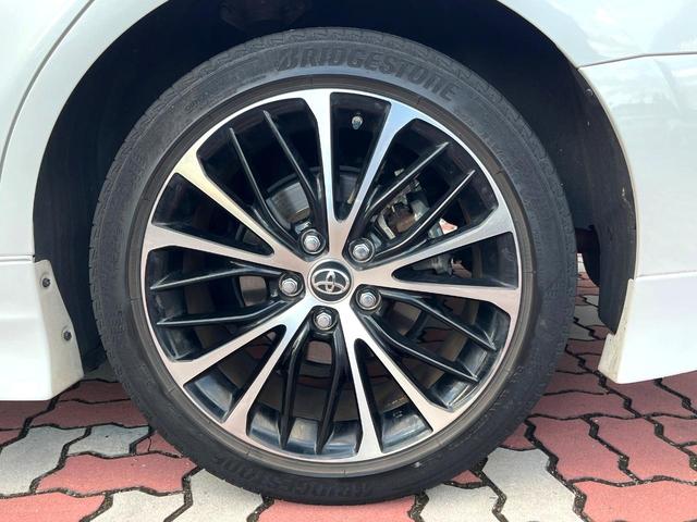 カムリ ＷＳ　ＴＲＤエアロ（Ｆ／Ｓ／Ｒ／リアスポ／フロントバンパーガーニッシュ＆ドレスアップマフラー）　ツートンカラー　パノラマムーンルーフ　ＯＰ１８インチＡＷ　禁煙車　純正ＳＤナビ　バックカメラ　ＥＴＣ（29枚目）