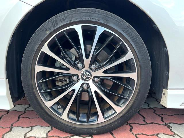 カムリ ＷＳ　ＴＲＤエアロ（Ｆ／Ｓ／Ｒ／リアスポ／フロントバンパーガーニッシュ＆ドレスアップマフラー）　ツートンカラー　パノラマムーンルーフ　ＯＰ１８インチＡＷ　禁煙車　純正ＳＤナビ　バックカメラ　ＥＴＣ（30枚目）