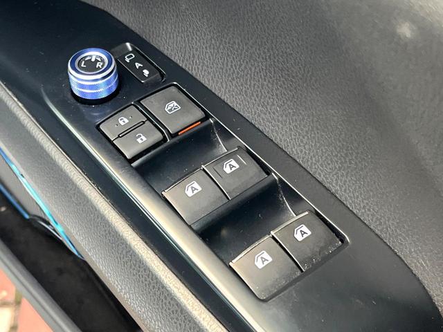 カムリ ＷＳ　ＴＲＤエアロ（Ｆ／Ｓ／Ｒ／リアスポ／フロントバンパーガーニッシュ＆ドレスアップマフラー）　ツートンカラー　パノラマムーンルーフ　ＯＰ１８インチＡＷ　禁煙車　純正ＳＤナビ　バックカメラ　ＥＴＣ（41枚目）