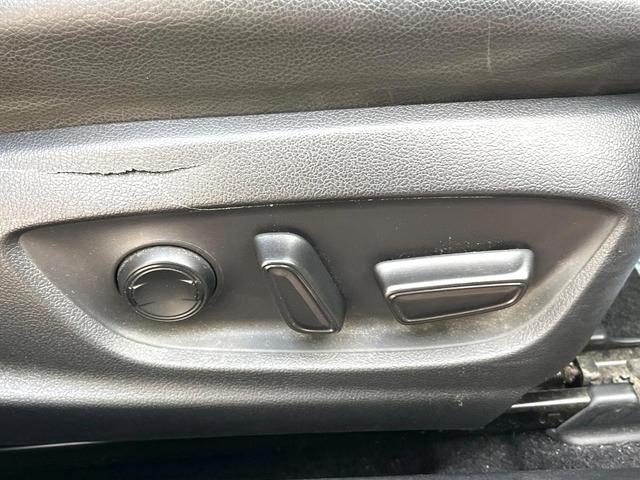 カムリ ＷＳ　ＴＲＤエアロ（Ｆ／Ｓ／Ｒ／リアスポ／フロントバンパーガーニッシュ＆ドレスアップマフラー）　ツートンカラー　パノラマムーンルーフ　ＯＰ１８インチＡＷ　禁煙車　純正ＳＤナビ　バックカメラ　ＥＴＣ（42枚目）