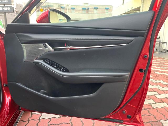 MAZDA3セダン XDプロアクティブ ツーリングセレクション 4WD オートエグゼサスキット 360°セーフティパッケージ BOSEサウンド マツダコネクトナビ シートヒーター メモリシート ステアリングヒーター クルージングトラフィックサポート(32枚目)
