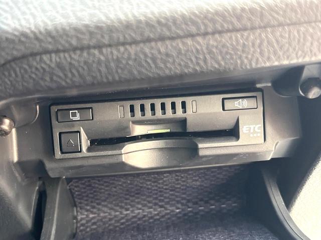 マークＸ ２５０Ｇ　Ｓパッケージ　Ｇ’ｓ　特別仕様　禁煙車　アルパインナビ　バックカメラ　純正１９インチＡＷ　レッドキャリパー　レッドチューニングサスペンション　カーボン調インパネ　革巻きステアリング　クルコン　マフラーカッター　ＥＴＣ（7枚目）