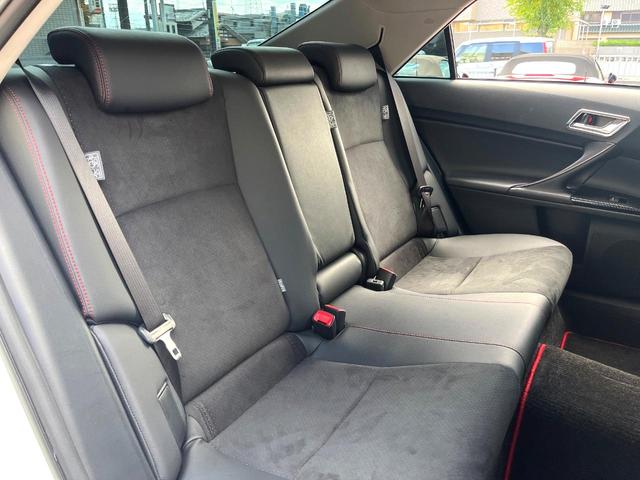 マークＸ ２５０Ｇ　Ｓパッケージ　Ｇ’ｓ　特別仕様　禁煙車　アルパインナビ　バックカメラ　純正１９インチＡＷ　レッドキャリパー　レッドチューニングサスペンション　カーボン調インパネ　革巻きステアリング　クルコン　マフラーカッター　ＥＴＣ（9枚目）