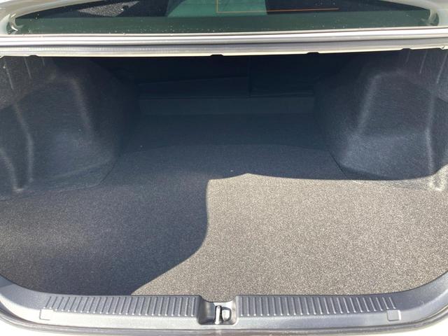 マークＸ ２５０Ｇ　Ｓパッケージ　Ｇ’ｓ　特別仕様　禁煙車　アルパインナビ　バックカメラ　純正１９インチＡＷ　レッドキャリパー　レッドチューニングサスペンション　カーボン調インパネ　革巻きステアリング　クルコン　マフラーカッター　ＥＴＣ（10枚目）