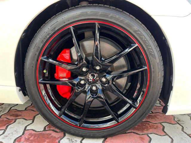 マークＸ ２５０Ｇ　Ｓパッケージ　Ｇ’ｓ　特別仕様　禁煙車　アルパインナビ　バックカメラ　純正１９インチＡＷ　レッドキャリパー　レッドチューニングサスペンション　カーボン調インパネ　革巻きステアリング　クルコン　マフラーカッター　ＥＴＣ（30枚目）