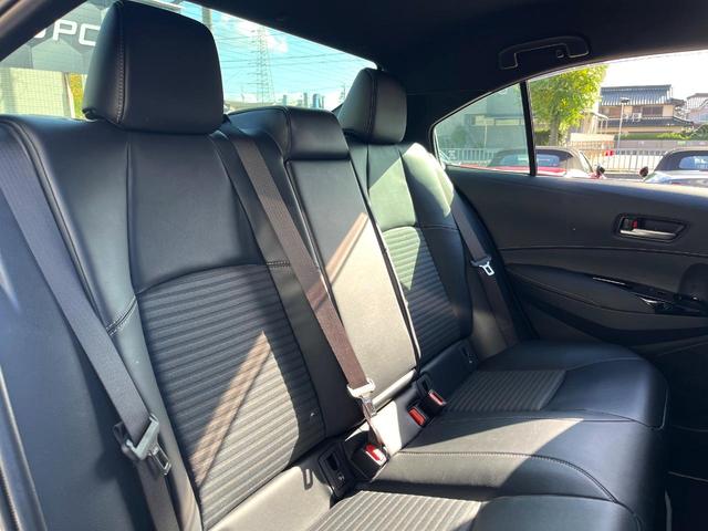 カローラ ハイブリッド　ダブルバイビー　禁煙車　ブラインドスポットモニター　純正ナビ　セーフティセンス　オートマチックハイビーム　ＬＥＤヘッドライト　純正１７インチアルミホイール　グレーメタリックミラー／リアスポイラー　後席アームレスト（8枚目）