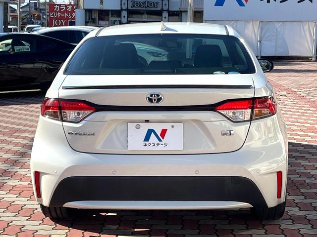 カローラ ハイブリッド　ダブルバイビー　禁煙車　ブラインドスポットモニター　純正ナビ　セーフティセンス　オートマチックハイビーム　ＬＥＤヘッドライト　純正１７インチアルミホイール　グレーメタリックミラー／リアスポイラー　後席アームレスト（14枚目）