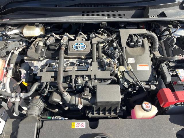 カローラ ハイブリッド　ダブルバイビー　禁煙車　ブラインドスポットモニター　純正ナビ　セーフティセンス　オートマチックハイビーム　ＬＥＤヘッドライト　純正１７インチアルミホイール　グレーメタリックミラー／リアスポイラー　後席アームレスト（17枚目）