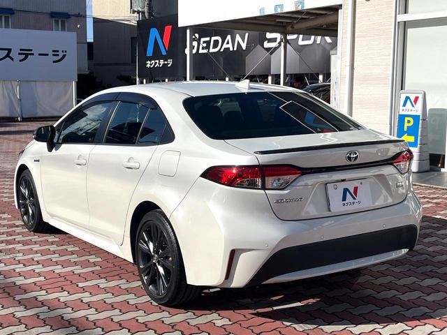 カローラ ハイブリッド　ダブルバイビー　禁煙車　ブラインドスポットモニター　純正ナビ　セーフティセンス　オートマチックハイビーム　ＬＥＤヘッドライト　純正１７インチアルミホイール　グレーメタリックミラー／リアスポイラー　後席アームレスト（23枚目）