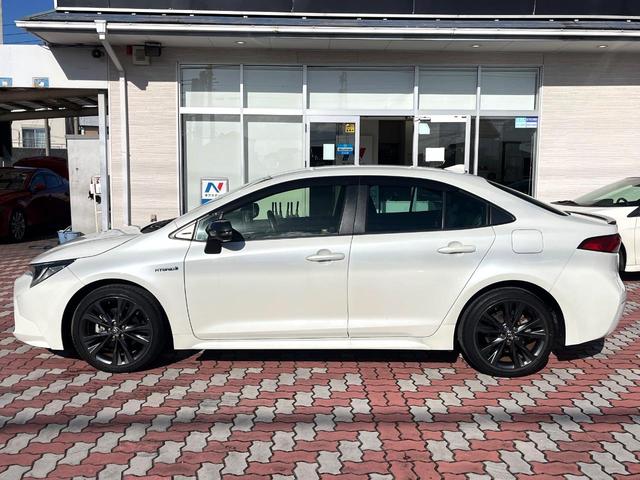カローラ ハイブリッド　ダブルバイビー　禁煙車　ブラインドスポットモニター　純正ナビ　セーフティセンス　オートマチックハイビーム　ＬＥＤヘッドライト　純正１７インチアルミホイール　グレーメタリックミラー／リアスポイラー　後席アームレスト（24枚目）