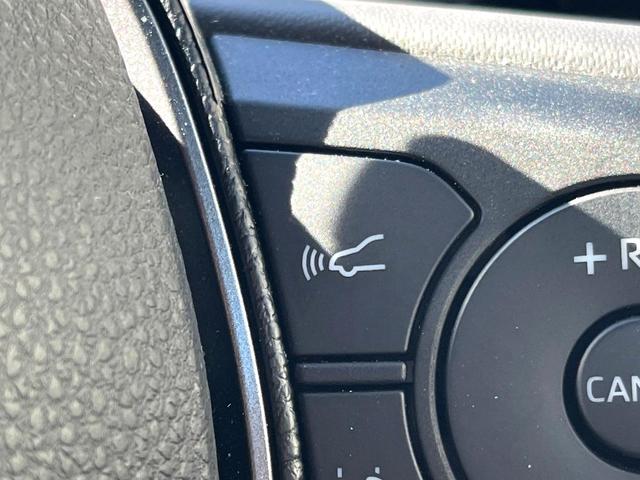 カローラ ハイブリッド　ダブルバイビー　禁煙車　ブラインドスポットモニター　純正ナビ　セーフティセンス　オートマチックハイビーム　ＬＥＤヘッドライト　純正１７インチアルミホイール　グレーメタリックミラー／リアスポイラー　後席アームレスト（36枚目）