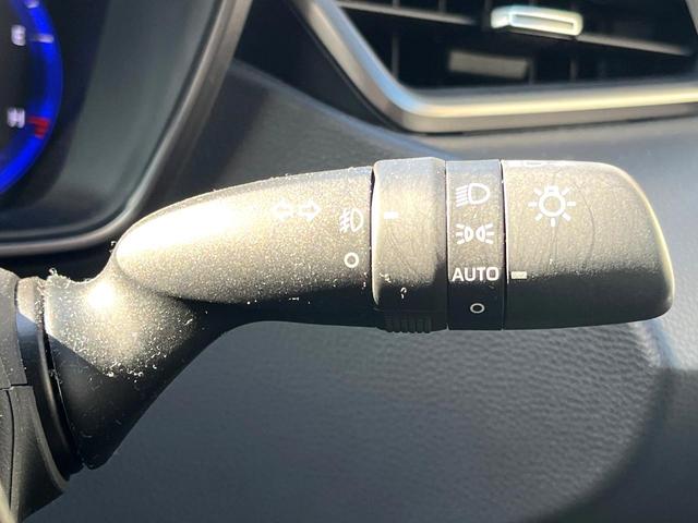 カローラ ハイブリッド　ダブルバイビー　禁煙車　ブラインドスポットモニター　純正ナビ　セーフティセンス　オートマチックハイビーム　ＬＥＤヘッドライト　純正１７インチアルミホイール　グレーメタリックミラー／リアスポイラー　後席アームレスト（39枚目）