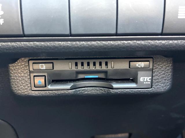 カローラ ハイブリッド　ダブルバイビー　禁煙車　ブラインドスポットモニター　純正ナビ　セーフティセンス　オートマチックハイビーム　ＬＥＤヘッドライト　純正１７インチアルミホイール　グレーメタリックミラー／リアスポイラー　後席アームレスト（42枚目）